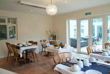 Gatwick House Hotel Хорли Екстериор снимка