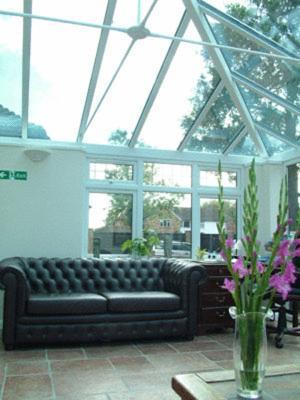 Gatwick House Hotel Хорли Екстериор снимка