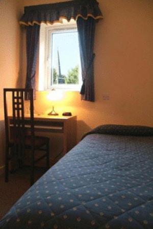 Gatwick House Hotel Хорли Стая снимка